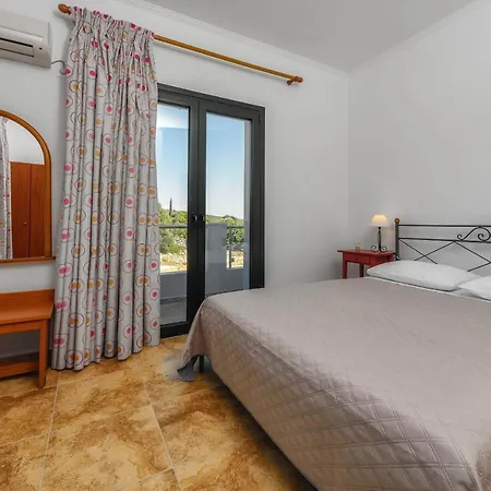 Alonaki * Agios Leon
