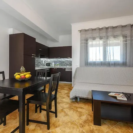 Apartment Alonaki *