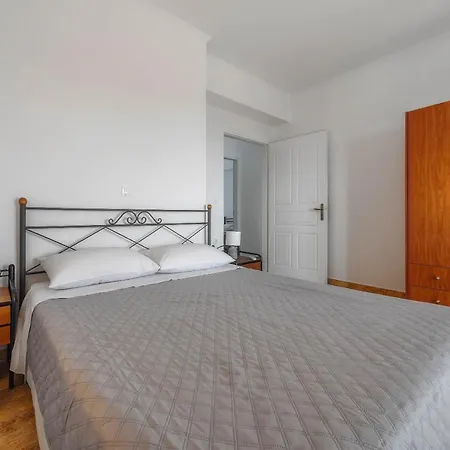 Alonaki Apartment Agios Leon