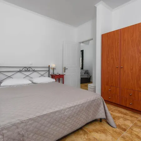 Apartment Alonaki Agios Leon