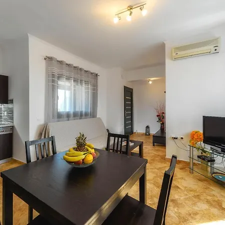 Alonaki Apartment
