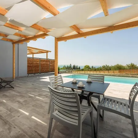 Alonaki Apartment