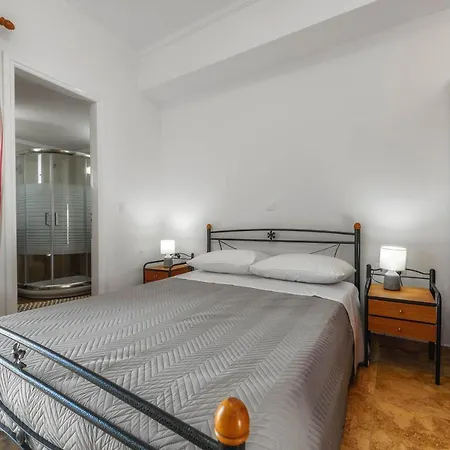 Apartment Alonaki *