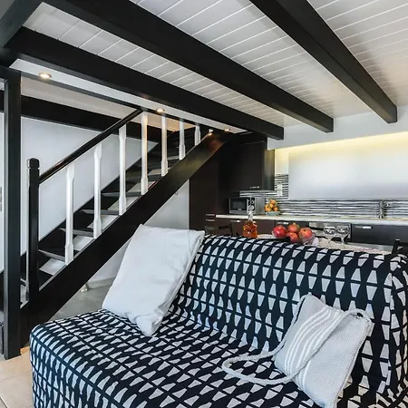 Alonaki Apartment *