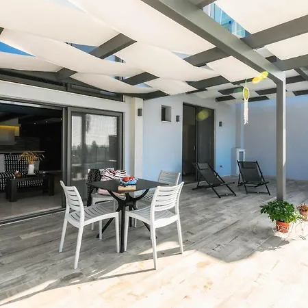 Alonaki Apartment